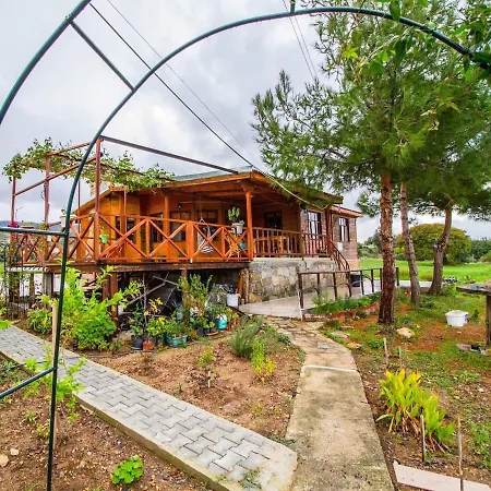 Feriehus Sweetwater Guesthouse, Coastal Village Cabin *