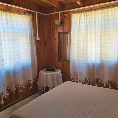 Sweetwater Guesthouse, Coastal Village Cabin *
