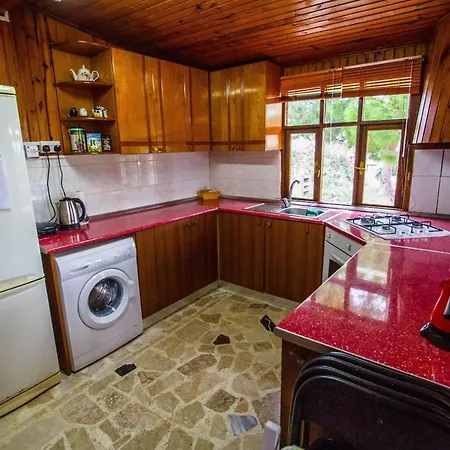 Sweetwater Guesthouse, Coastal Village Cabin *